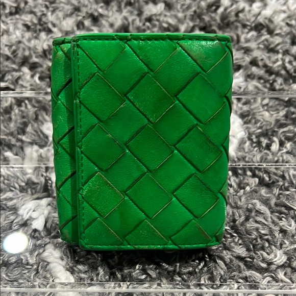 Preloved Authentic Bottega Venetia Green Trifold Wallet